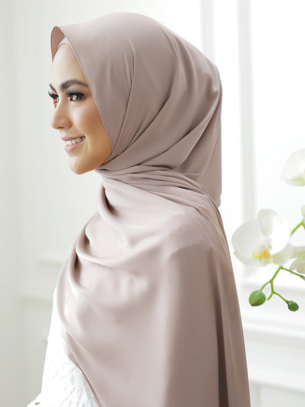 DAMIA IN MISTY BROWN